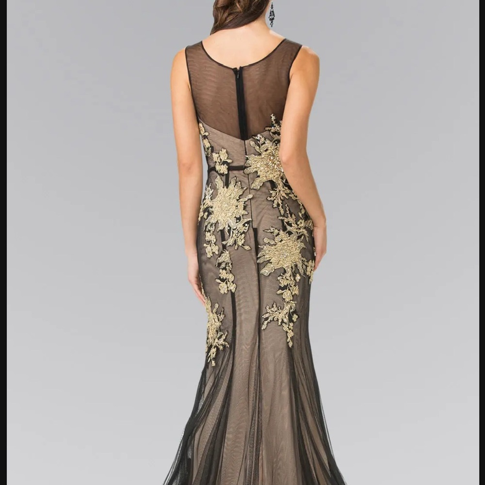 Black and Gold Backless Dress - Picture 7 of 17